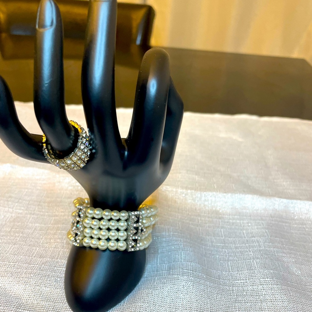 Pearl stretch bracelet and ring set